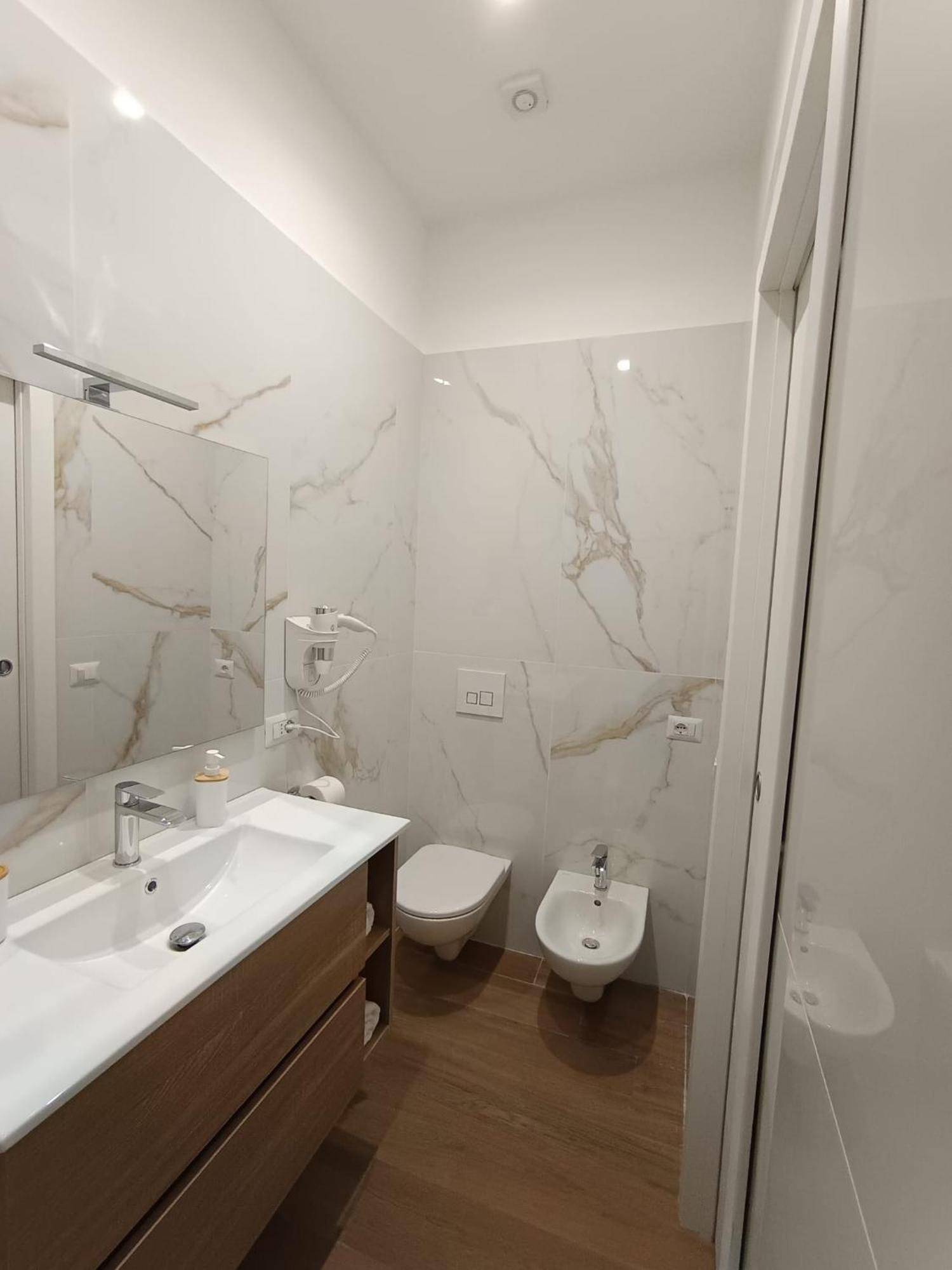 Apartament Dimora Crispi 70 Bari Zewnętrze zdjęcie