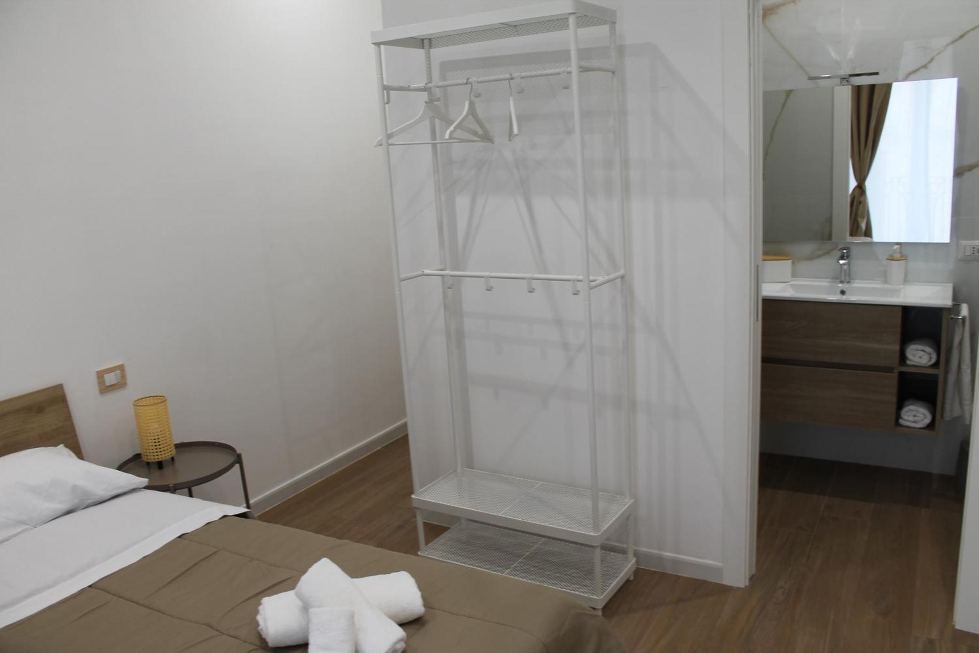 Apartament Dimora Crispi 70 Bari Zewnętrze zdjęcie