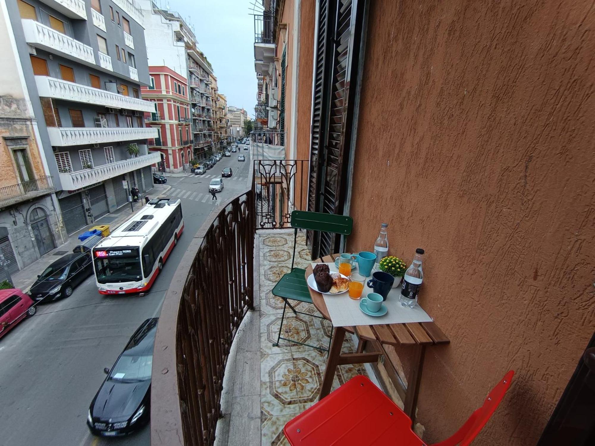 Apartament Dimora Crispi 70 Bari Zewnętrze zdjęcie